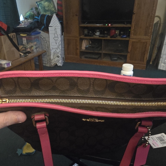 Authentic Coach purse in EUC - Picture 11 of 16